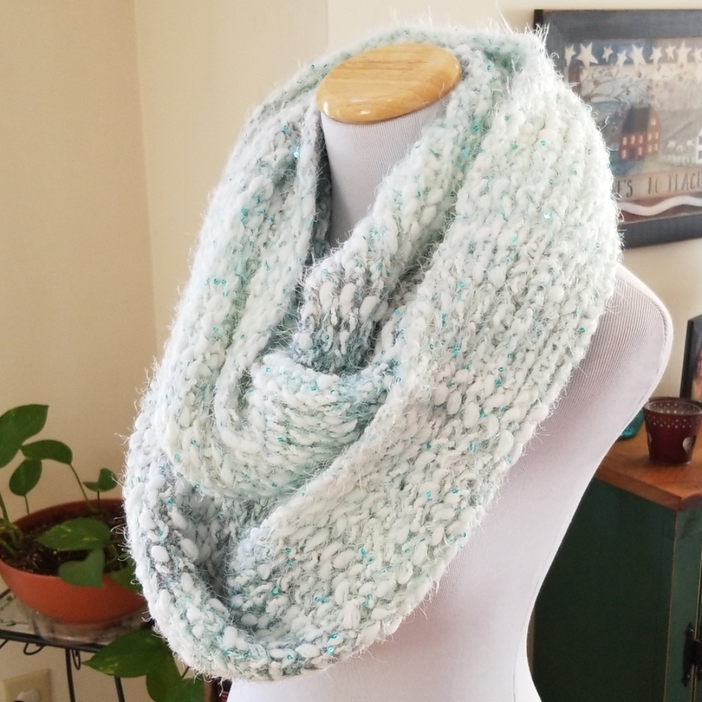 SEQUIN 💙💚 BLEND SCARF